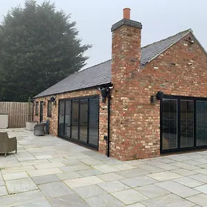 luxury-studio-cottage-at-foot-of-yorkshire-wolds.yorkshirehotels.net/